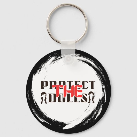Protect the Dolls – Gothic Typography Sleutelhanger (Voorkant)