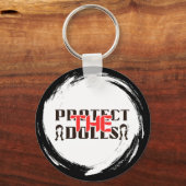 Protect the Dolls – Gothic Typography Sleutelhanger (Voorkant)