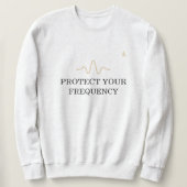 PROTECT YOUR FREQUENCY – Minimal Gold Wave Energy  Trui (Design voorkant)