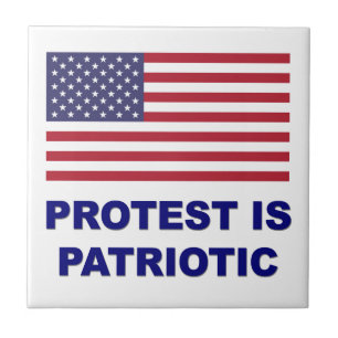 Protest is patriottisch tegeltje
