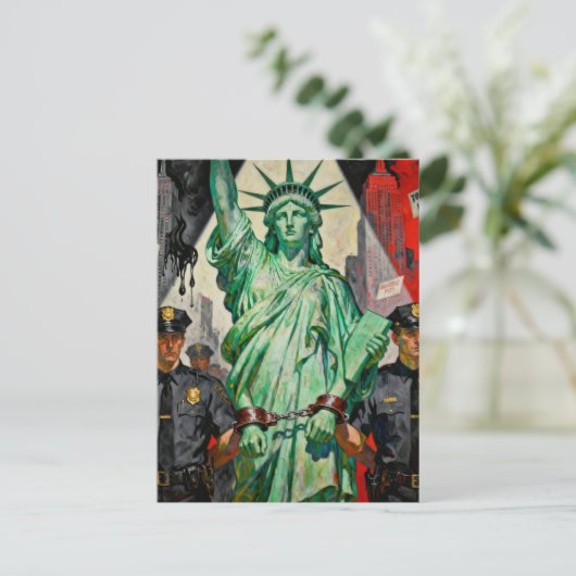 protesting lady liberty arrested by police surreal briefkaart (Staand voorkant)