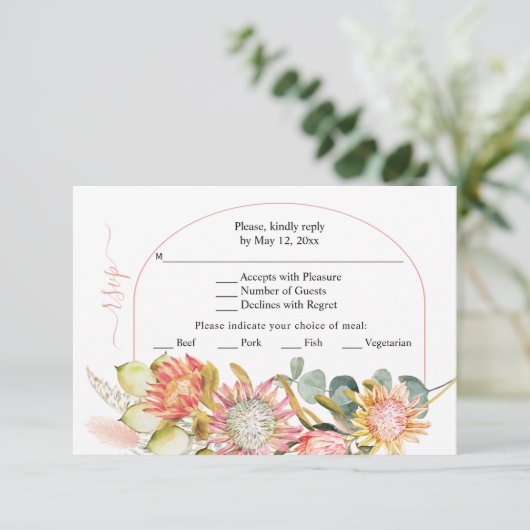 Protheembloemen pampagras en eucalyprus bruiloft RSVP kaartje (Staand voorkant)