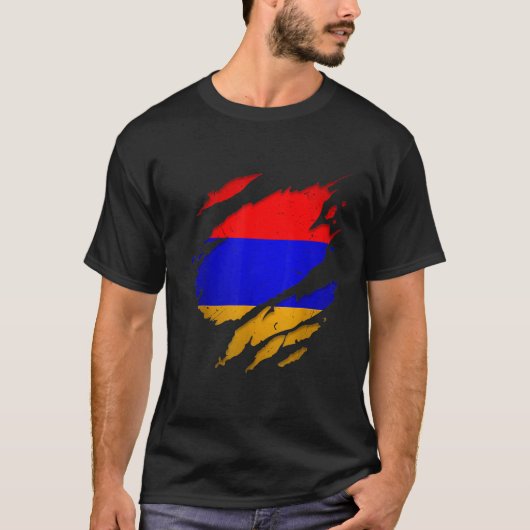 Proud Armenian   Torn Ripped Armenia Flag T-shirt (Voorkant)