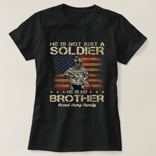 Proud Army Family is niet alleen een soldaat. T-shirt (Design voorkant)