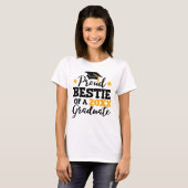 Proud Bestie van een in 2022 afstuderen zwarte gou T-shirt (Voorkant volledig)