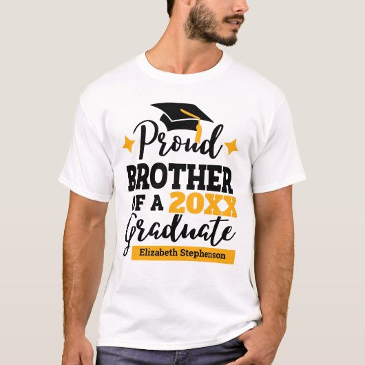 Proud Brother 2022 afstuderen de naam van het zwar T-shirt (Voorkant)