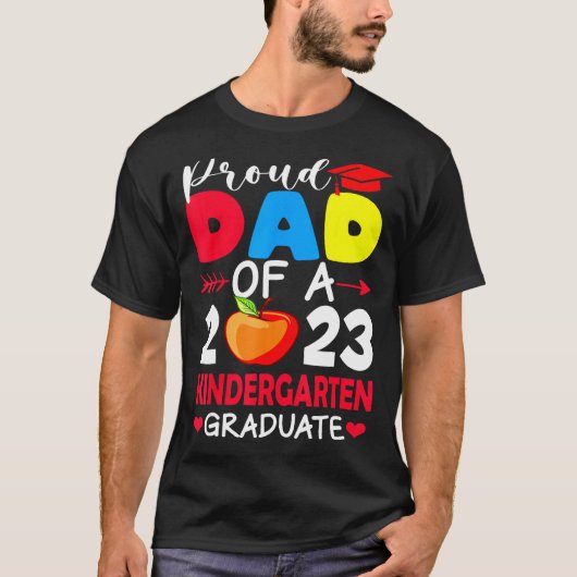 Proud Dad Of 2023 Kindergarten Graduation Father s T-shirt (Voorkant)