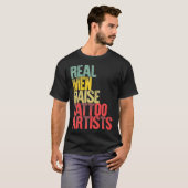Proud Dad Real Men Raise Tattoo Artists Gift T-shirt (Voorkant volledig)
