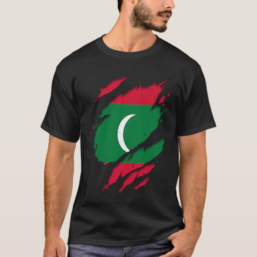 Proud Dhivehin Torn Ripped Maldives Flag T-shirt (Voorkant)