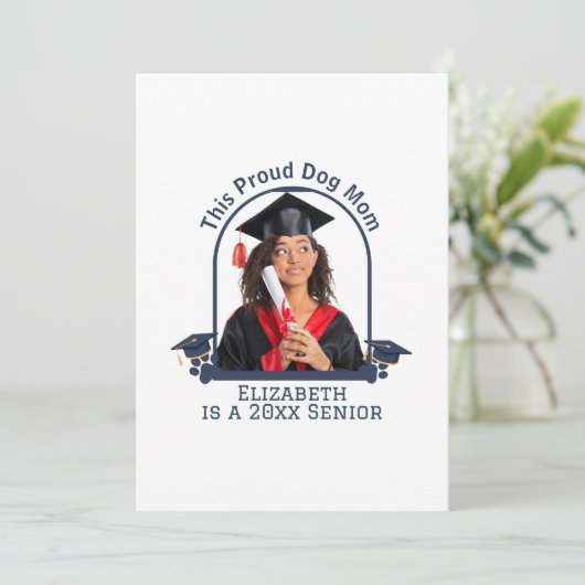 Proud Dog Mum is een Senior - Custom Afstuderen Feestdagenkaart (Staand voorkant)
