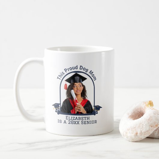 Proud Dog Mum is een Senior - Custom Afstuderen Koffiemok (Met donut)