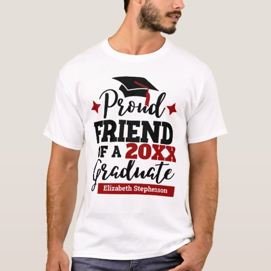 Proud Friend 2022 afstuderen zwarte rode tasselnaa T-shirt (Voorkant)