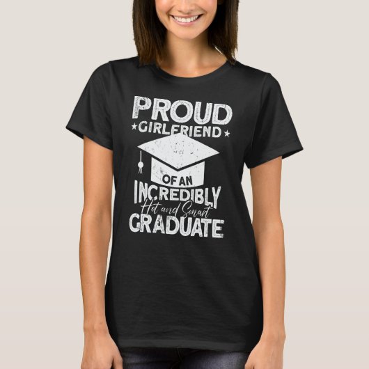 Proud Girlfriend Of An Incredibly Hot And Smart Gr T-shirt (Voorkant)