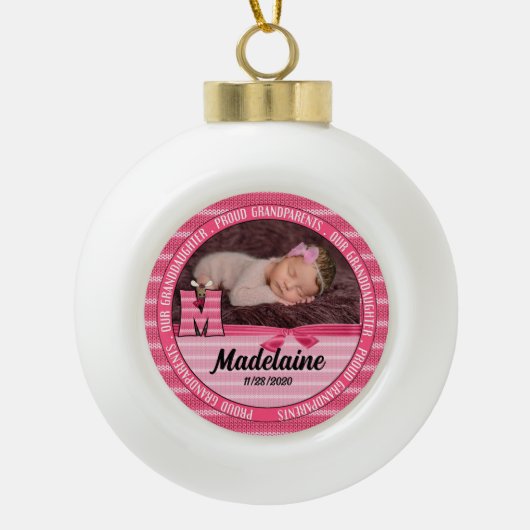 Proud Grandouders Monogram M New Baby Girl Keramische Bal Ornament (Voorkant)