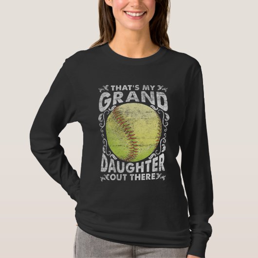 Proud Grandouders Softball die kleindochter speelt T-shirt (Voorkant)