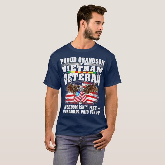 Proud Grandson Of Vietnam Veteran  Freedom Isnt T-shirt (Voorkant volledig)