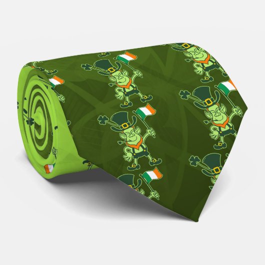 Proud Leprechaun Waving an Irish Flag Stropdas (Opgerold)