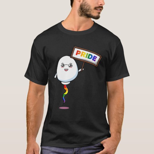 Proud LGBT Queer Cute pride shield hold by Rainbow T-shirt (Voorkant)