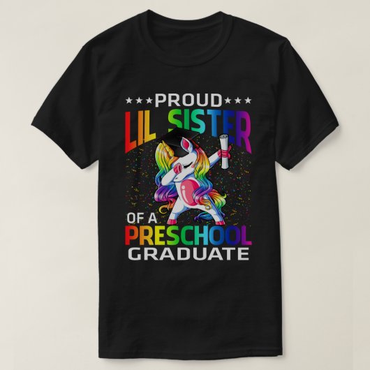 Proud Lil zuster van een voorschool Afstuderen Uni T-shirt (Design voorkant)