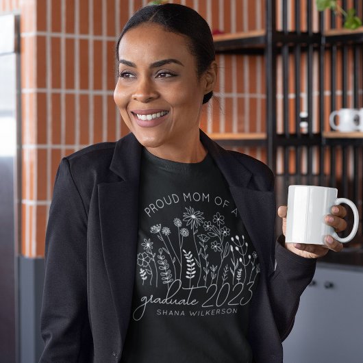 Proud mama Afstuderen blooming Wildflower Modern T-shirt