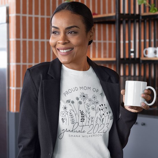 Proud mama Afstuderen blooming Wildflower Modern T-shirt
