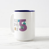 Proud Mama of Five Tweekleurige Koffiemok (Voorkant links)