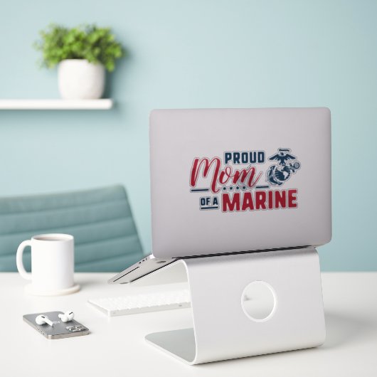 Proud mama van een marinier sticker (Laptop op bureau)