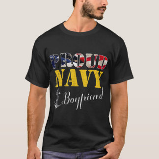Proud marine boyvriend met Amerikaanse vlag voor v T-shirt