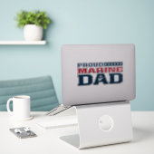 Proud Marine Dad Sticker (Laptop op bureau)