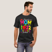Proud Mom Class Of 2022 Phd 5th Grade Graduate Doc T-shirt (Voorkant volledig)