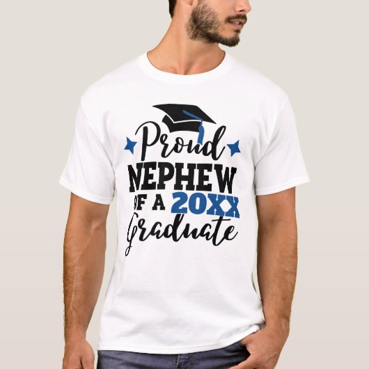 Proud neef 2022 afstuderen zwarte blauwe tassel t-shirt (Voorkant)