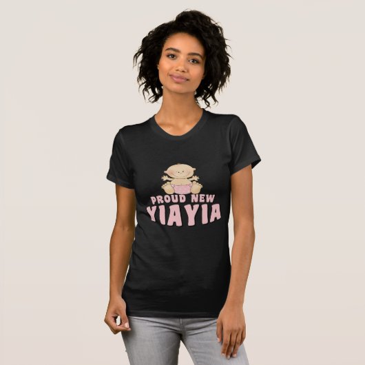 PROUD NEW YiaYia T-Shirt (Voorkant volledig)