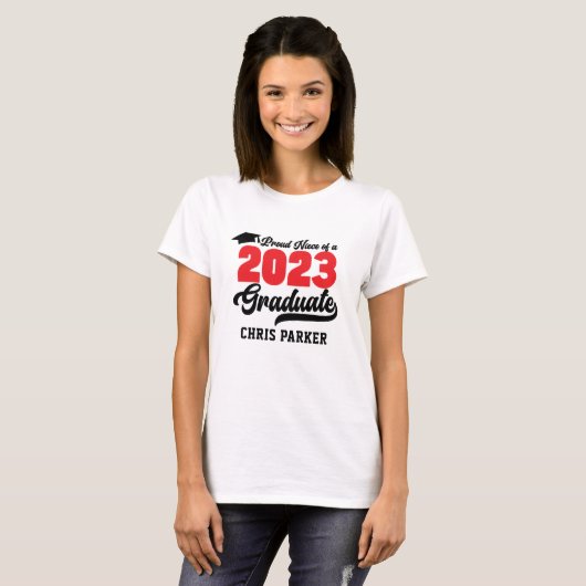 Proud Niece of a 2023 Afstuderen Red Bold Script T-shirt (Voorkant volledig)