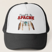 Proud om Apache te worden Trucker Pet (Voorkant)
