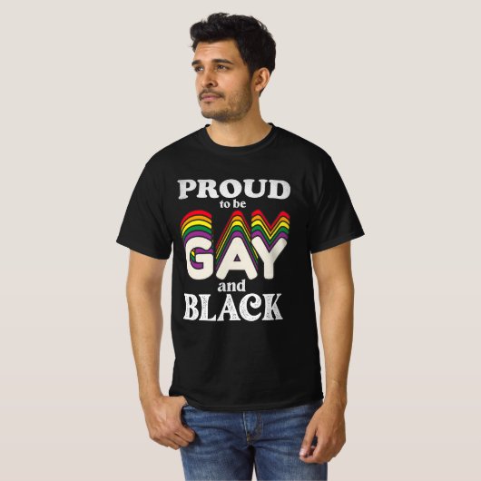 Proud om homo- en zwarte LGBT-trots te zijn T-shirt (Voorkant volledig)