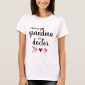 Proud oma van een dokter Red Hearts T-shirt (Voorkant)