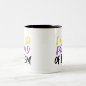 Proud Parent of Nonbinary Child Mom or Dad Tweekleurige Koffiemok (Center)