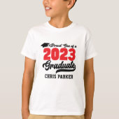 Proud SON van een 2023 Afstuderen oud script T-shirt (Voorkant)