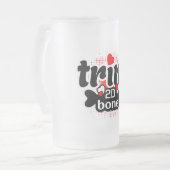 Proud Trini 2D Bone Funny Trinidadian Gezegde Matglas Bierpul (Voorkant links)