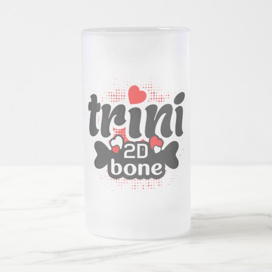 Proud Trini 2D Bone Funny Trinidadian Gezegde Matglas Bierpul (Center)