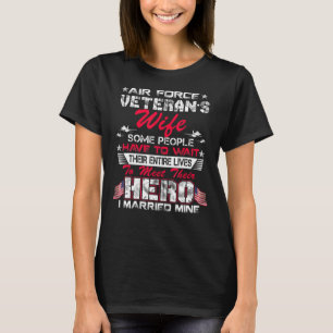 Proud US Air Force - Veteran's vrouw T-shirt