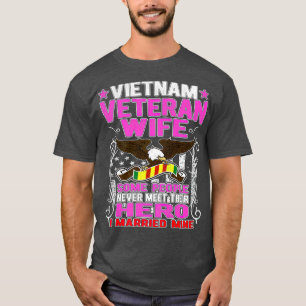 Proud Vietnam Veteran Wife Militaire PROUD VIETNAM T-shirt