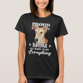Proud whippet-hondenvrouwen met t-shirt