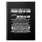 Proud zoon van een knappe moeder in de wet geeft m notitieboek (Voorkant)