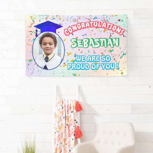 Pround of You Graduation Cap Confetti Pastel Foto Spandoek (Insitu)