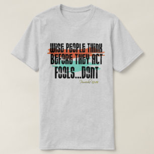Proverbs 13:16 - Wijze mensen denken voordat ze ha T-shirt