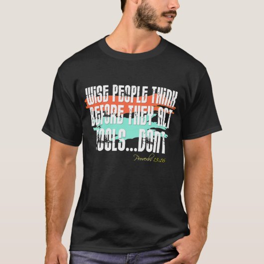 Proverbs 13:16 - Wijze mensen denken voordat ze ha T-shirt (Voorkant)