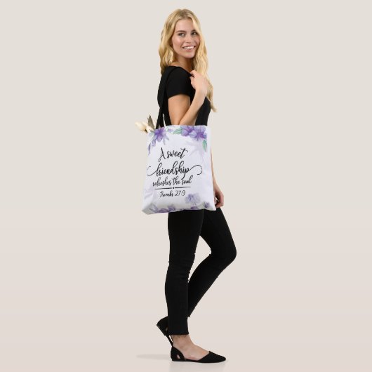 Proverbs 27:9 Sweet vriendschap verfrist de sol Tote Bag (Op model)