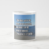 Proverbs 31:27 WEBU Mug Grote Koffiekop (Voorkant)