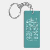 Proverbs 31 Gifts - Gedetailleerd in kracht en waa Sleutelhanger (Voorkant Links)
